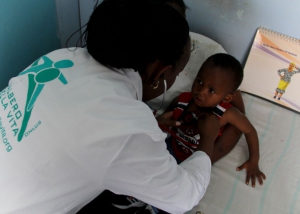Una-clinica-per-mamme-e-bambini-nelle-baraccopoli-del-Kenya